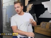 Brazzers - Kyle Grabs The Opportunity To Taste Carmela Clutch's Juicy Pussy Before Helping Her 2/16