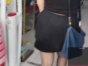 Arty ha un Orgasmo in pubblico mentre fa shopping indossando un vibratore 2/16