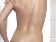 Ersties: Süße Azubi aus Dortmund besorgt es sich selber im Bad 6/16