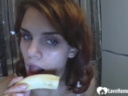 Brunette babe show's her sucking skills on banana 16/16