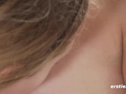 Ersties: Authentische 23-jährige deutsche Mädels haben Spaß vor Kamera 6/16