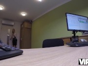 VIP4K. L'attrice porno è carnale con la promessa che promette soldi 1/16