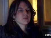 Ersties: Süße Schweizerin masturbiert lecker vor Kamera 2/16