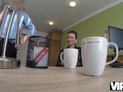 VIP4K. Schlampe hatte so lange keinen Mann, der einem heißen Muschi-Bohren zugestimmt hat 4/16