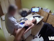 VIP4K. Frau zögert nicht, sich mit dem mächtigen Geldverleiher zu verbinden 13/16