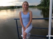 Ersties: Süße Blondine macht ein geiles Picknick 12/16