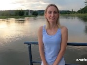 Ersties: Süße Blondine macht ein geiles Picknick 2/16