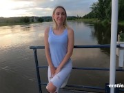 Ersties: Süße Blondine macht ein geiles Picknick 3/16