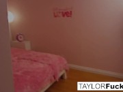 Taylor Vixen gives a massage 15/16