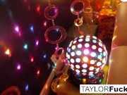 Taylor Vixen gives a massage 16/16