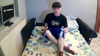Straight twink cum and wanking while watching porn. - RedTube