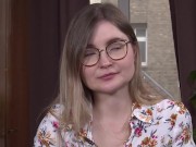 Ersties: Blonde Studentin liebt ihre Muschi und verwöhnt sie vor Kamera 11/16