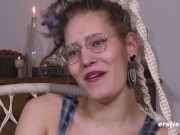 Ersties: Ines fesselt und anschließend befriedigt sich selber 12/16