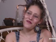 Ersties: Ines fesselt und anschließend befriedigt sich selber 13/16