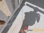 Moglie in costume al mare con il cazzo del bagnino più gustoso del marito cornuto sotto l'ombrellone 4/16