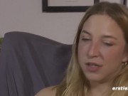 Ersties: Sexhungrige deutsche Blondine masturbiert schmackhaft vor Kamera 13/16