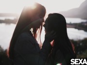 These stunning girlfriends lick and finger each other to orgasm 3/16