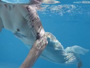 Mimi Cica again shows how sexy she can swim 7/16