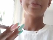 Miiana - DEFI Je chauffe le PLOMBIER  et il me BAISE  dans la cuisine . ENORME 6/16