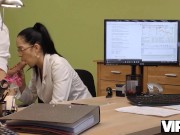 VIP4K. Charmer incite le prêteur à frapper et à approuver le crédit 11/16