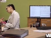 VIP4K. Charmer incite le prêteur à frapper et à approuver le crédit 8/16