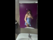 española cachonda me hace una mamada en el cine y me corro en sus palomitas 1/16