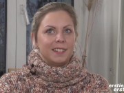 Ersties: Geile Julia auf dem Weg zum starken Orgasmus 10/16