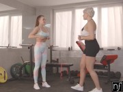 Busty Babe - S16:E1 4/16