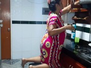 Probando el rico coño de mi madrastra en la cocina 1/16