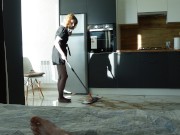 Горничная дала трахнуть ее узкую киску 1/16