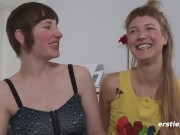 Ersties: Durch Fisting zum Orgasmus. Ida wird von Freundin so richtig ausgedehnt 2/16