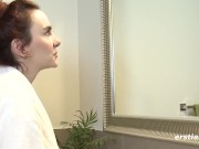 Ersties: Spanierin Claudia nimmt eine heiße Dusche mit Dildo 13/16