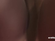 Ersties: Süße Studentinnen Mona und Vanessa masturbieren zusammen 6/16