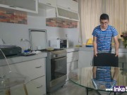 Petite latina seduce a su hermanastro en su casa y tienen sexo antes de salir con su amante 4/16