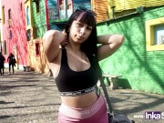 Modelo argentina es captada por seguidor en la Calle Caminito cerca al estadio del Boca Juniors