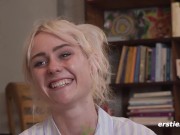 Ersties: Hally spielt mit Farben und mit sich selbst 10/16