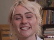 Ersties: Hally spielt mit Farben und mit sich selbst 11/16