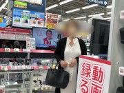 『個人撮影』巨乳熟女にピタッと白ワンピでノーブラ散歩＆お買い物♡ポッチが。 japanese/hentai/asian/milf/step mom/big tits/日本人/熟女/巨乳/素人/潮吹き 3/16