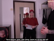 Отблагодарил девушку курьера за доставку тяжелой посылки | Tantaly doll | втроем с куклой 2/16