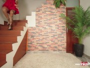 Morena peruana pasa sensual casting y termina masturbándose con un consolador frente a la cámara 1/16