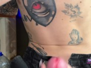 Девушка отсосала мне, пока я играл в F.H., потом я трахнул ее на столе и залил спермой все ее лицо. 2/16