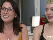 Ersties: Lia erforscht Analplugs mit ihrer besonderen Freundin Birgit 2/16