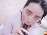 AfricaDaniela se masturba con su dildo en la bañera 12/16