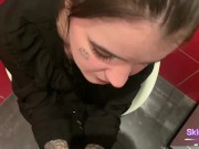 Сучка не хотела идти домой, поэтому я трахнул ее в торговом центре. С разговорами и сюжетом 3/16