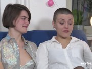 Ersties: Heißer Sex mit Fingern und Lecken, bis Luna S. und Tumpie kommen 10/16