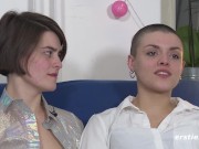 Ersties: Heißer Sex mit Fingern und Lecken, bis Luna S. und Tumpie kommen 3/16