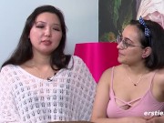 Ersties: Ameliya & Jasmina fingern und lecken sich gegenseitig nach Lust und Laune 4/16