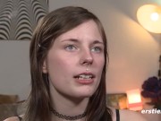 Ersties: Sam steht auf Fingern und Dildo-Sex 11/16