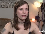 Ersties: Sam steht auf Fingern und Dildo-Sex 12/16