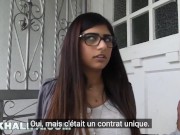 MIA KHALIFA - Sexe interracial avec une fille arabe triste et des mecs afro-américains bien dotés 2/16